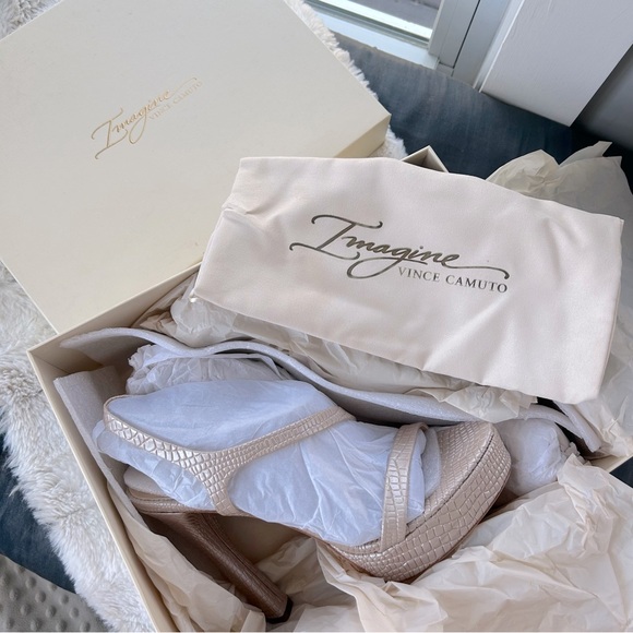 Vince Camuto 9.5 Imagine heels in natural Pearlized Iguana - Picture 7 of 8